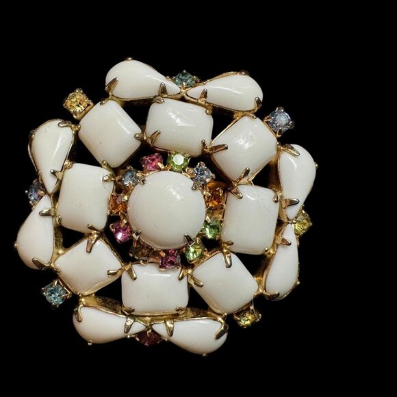 Vintage milk glass Cameo Broach with Rhinestones - Picture 1 of 10